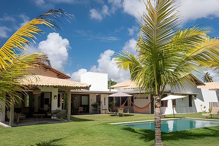 Casas duplicadas à 30 m da praia c/ serviço