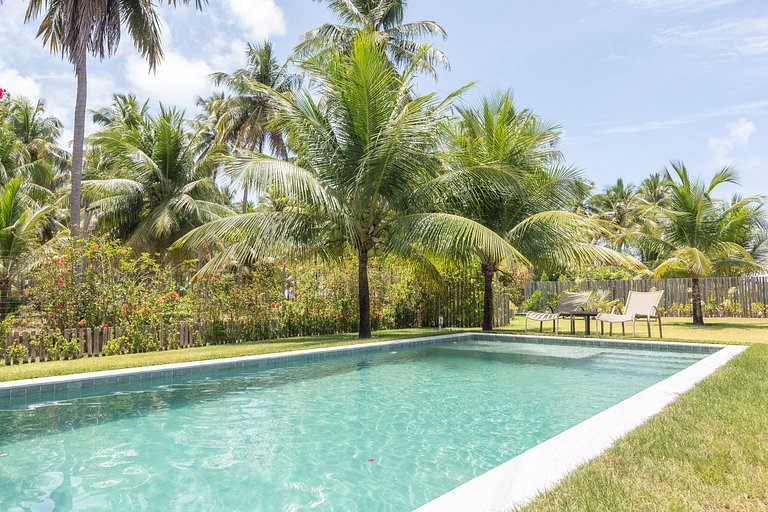 Casas duplicadas à 30 m da praia c/ serviço