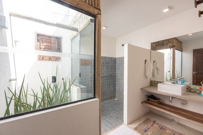 Casas duplicadas à 30 m da praia c/ serviço