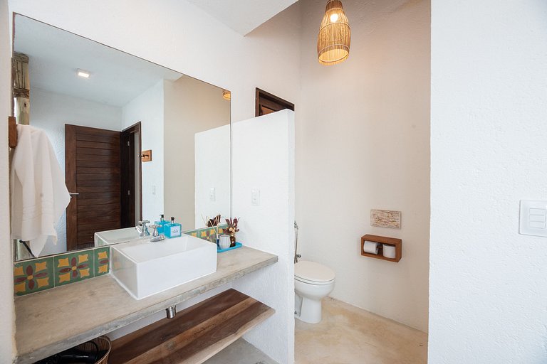 Casas duplicadas à 30 m da praia c/ serviço