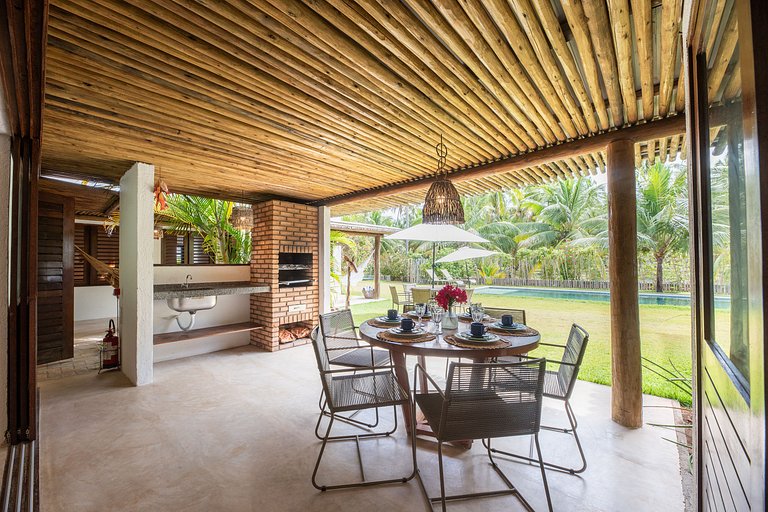 Casas duplicadas à 30 m da praia c/ serviço