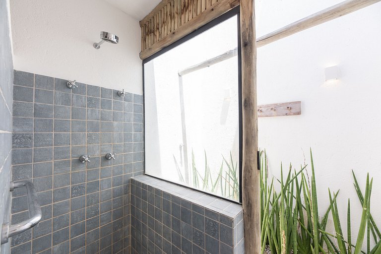 Casas duplicadas à 30 m da praia c/ serviço