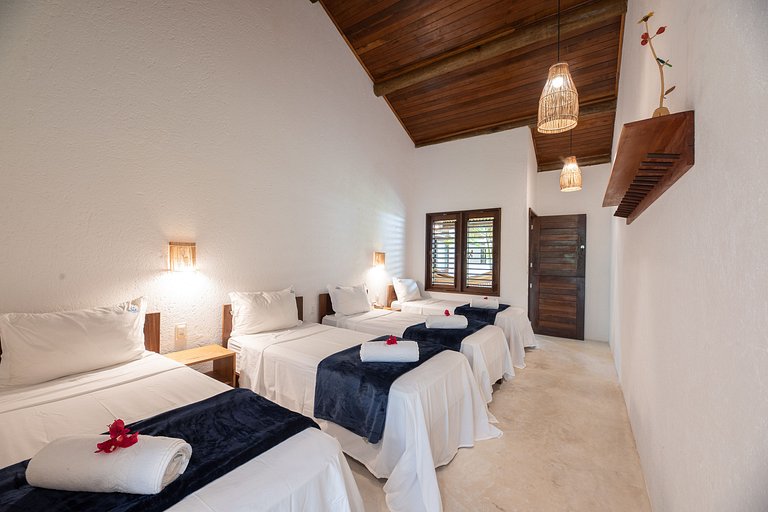 Casas duplicadas à 30 m da praia c/ serviço