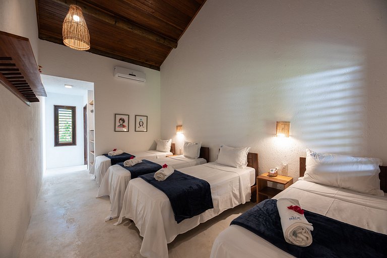 Casas duplicadas à 30 m da praia c/ serviço