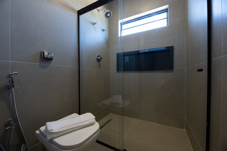 6 suíte com piscina privativa em condomínio