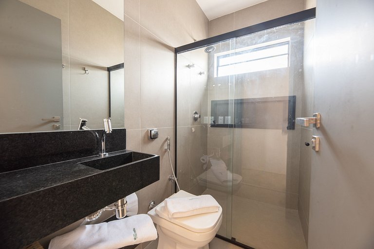 6 suíte com piscina privativa em condomínio