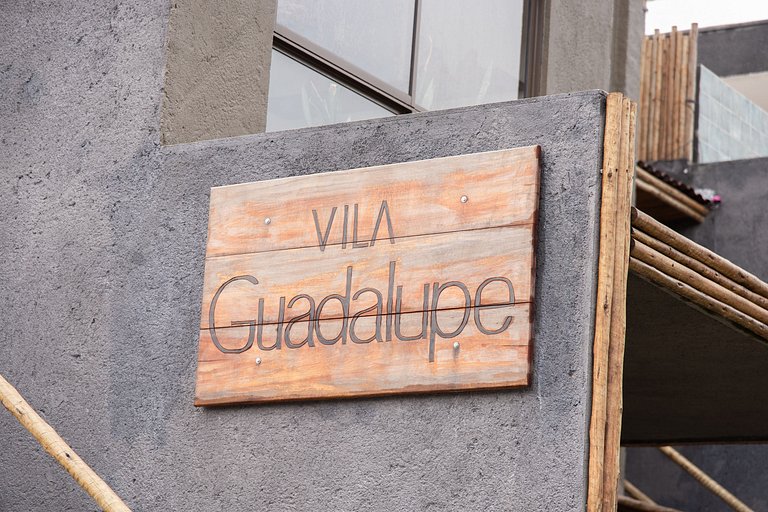 3 Suítes c/ piscina e rooftop a 100m da praia