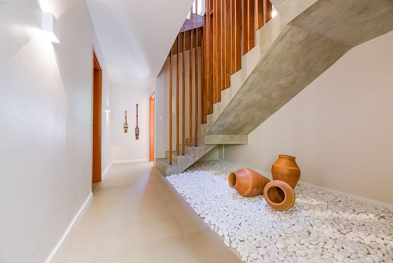 4 suítes a 50m da praia c/ piscina - Flamboyant 01