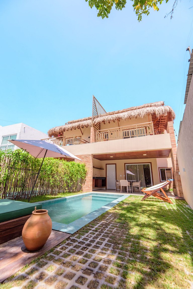 4 suítes a 50m da praia c/ piscina - Flamboyant 02