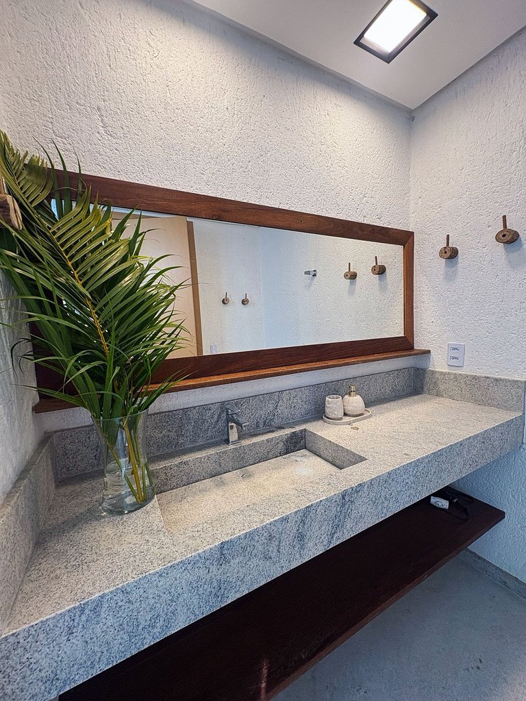 3 Suítes • Rooftop Vista Mar • 50m da Praia